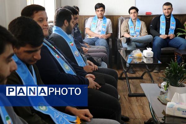 دیدار دانش‌آموزان پسر پیشتاز با مدیر سازمان دانش‌آموزی خراسان رضوی