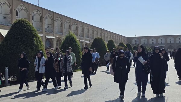 راهپیمایی باشکوه روز ۱۳ آبان در میدان امام خمینی(ره) اصفهان 