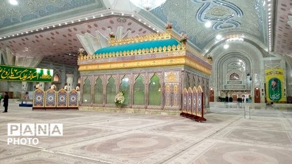 اجرای همگانی سرود «ایرانمون» توسط دانش‌آموزان البرزی در حرم امام خمینی (ره) و بهشت زهرا (س)