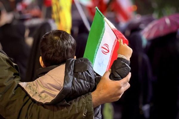 اتحاد پدر و پسری در قلب تپنده ی ملت