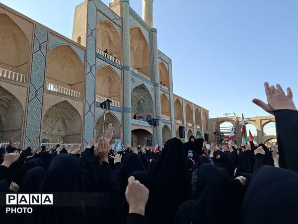 یزد، عزادار در سوگ پدر