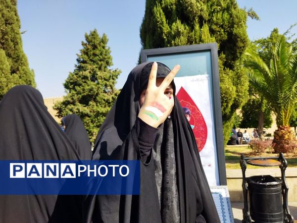 روز دانش‌آموز، روز خروشِ آگاهی و شادابی