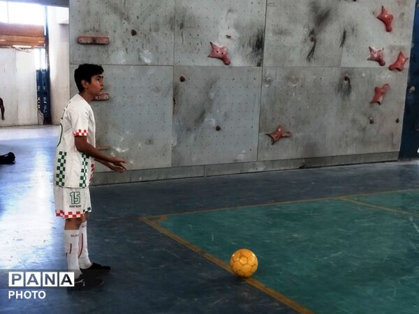 انفجار هیجان در سالن انقلاب نیشابور؛ شور و نشاط نوجوانان در مسابقات فوتسال هیئت فداییان شاهزاده قاسم