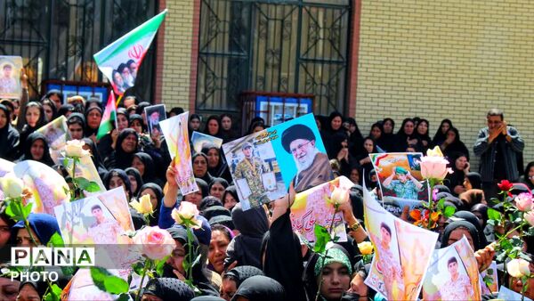 دیار آریوبرزن، پیکر فرزند دلیر خود را در آغوش گرفت