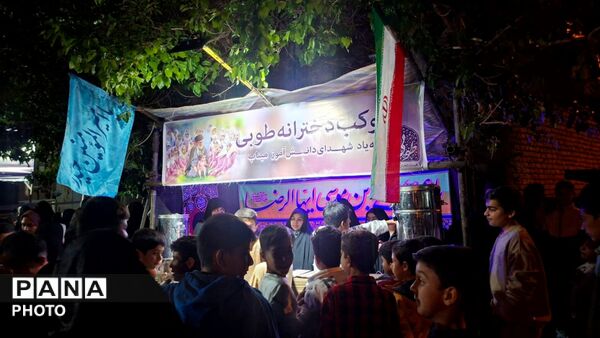 حضور خادمان امام رضا(ع) و پرچم متبرک آستان قدس در اجتماعات شبانه شهر صفی آباد