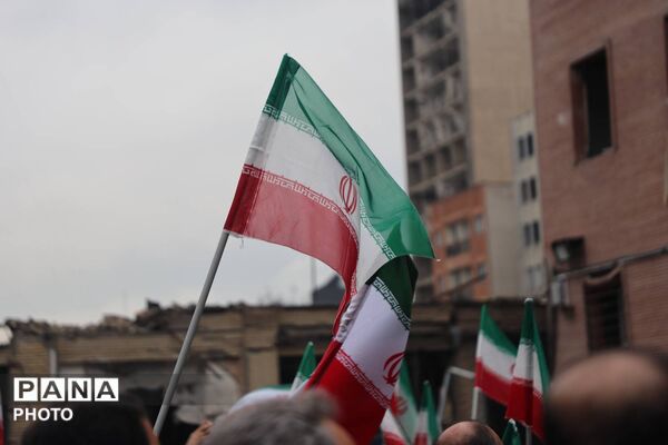 مدرسه بی‌پناه، دانش‌آموز بی‌گناه