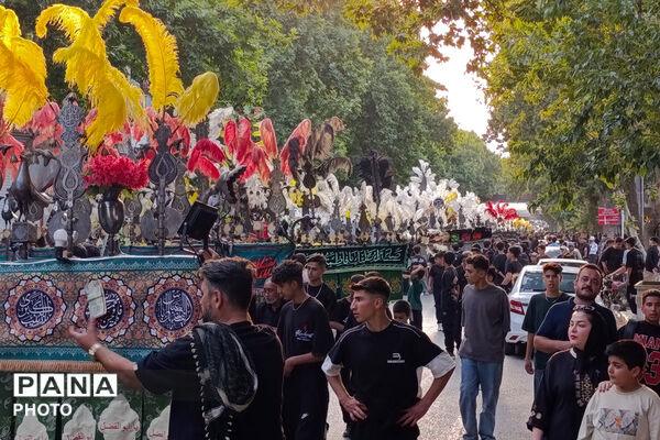 آیین باشکوه علم‌گردانی در غروب عاشورا 