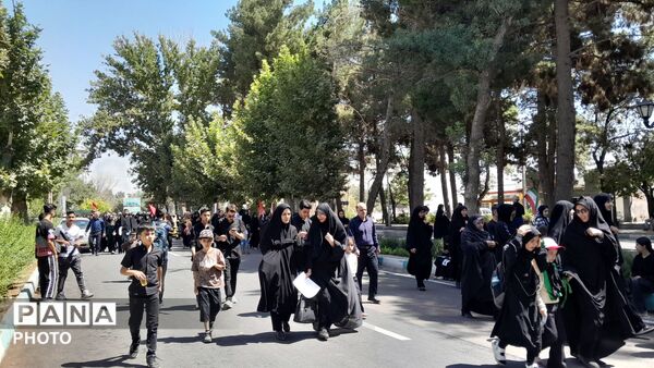 عاشقان حسینی ( ع) به یاد پیاده روی اربعین در نیشابور پیاده روی کردند-۳