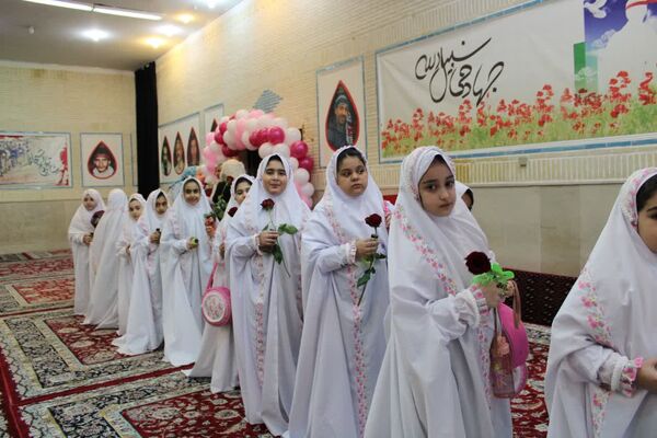 جشن عبادت ۱۳۰۰ نفر از دختران منطقه ۱۰ در مهدیه امام حسن مجتبی(ع)