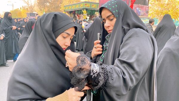 شکوه حضور فرهنگیان مناطق تهران در تشییع شهید گمنام