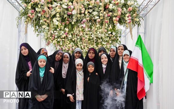 میدان مادر تهران، رنگین‌کمان شادی و مهربانی برای مادران و کودکان