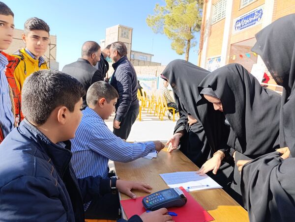 جلسه انجمن اولیا و مربیان آموزشگاه نمونه دولتی مرحوم طاووسی