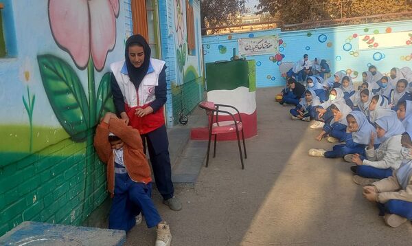 بیست و هفتمین دوره مانور زلزله در مدرسه بنت الهدی صدر ۲ 