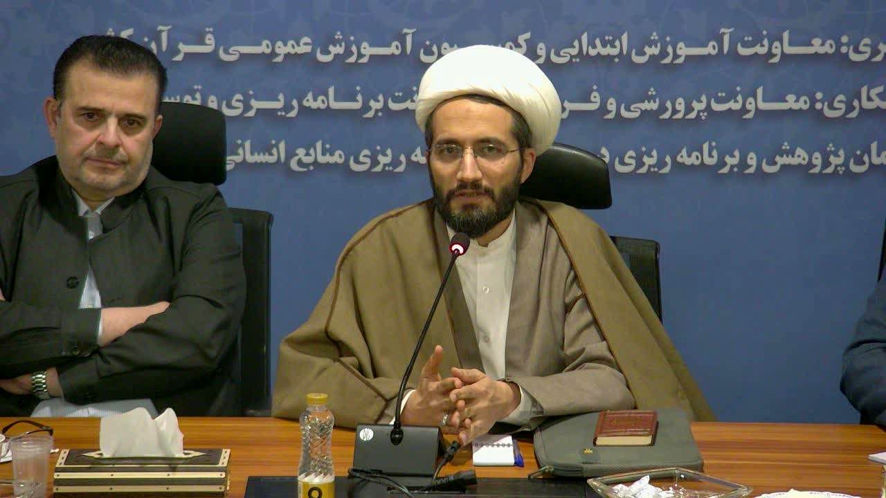 طرح «اتقان» با هدف «آموزش همراه با انس و علاقه» در مدارس ابتدایی کلید خورد