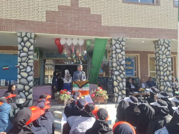برگزاری ویژه‌ برنامه هفته فرهنگی در دبیرستان حضرت فاطمه‌زهرا(س) شهرستان فیروزکوه