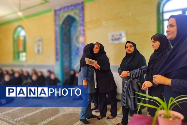 تجلیل از دانش‌آموزان برتر علمی، قرآنی و سرود دبیرستان فرهیختگان شهرستان باشت