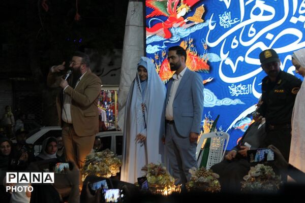 عقد دو زوج ورامینی در میدان امام خمینی ورامین در سالروز ازدواج حضرت علی(ع) و حضرت فاطمه (س)