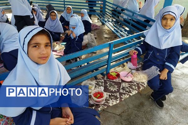 برگزاری جشن تخم‌مرغ‌های رنگی در دبستان قدر بهارستان دو