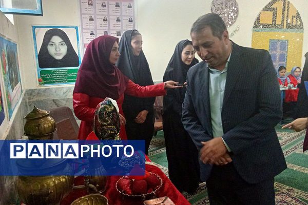 از سنت تا خلاقیت، برگزاری نمایشگاه صنایع دستی یلدا در دبیرستان توحید یک