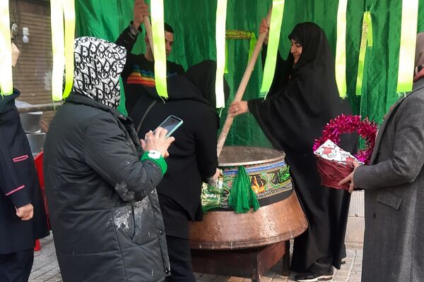 مراسم پخت سمنو در مدرسه حضرت ولیعصر(عج) ناحیه یک شهرری