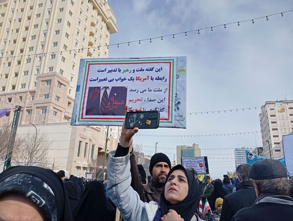 راهپیمایی ۲۲ بهمن در مشهد با حضور فرمانده واحدهای حوزه ۱۹ بسیج دانش‌آموزی منطقه تبادکان