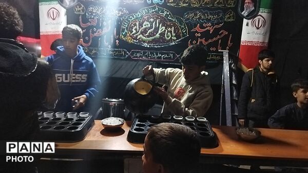 گذری بر اجتماع مردم نیشابور در فلکه صنعت 