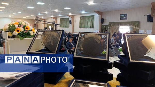آیین تجلیل از پژوهشگران و فناوران برتر آموزش و پرورش نیشابور 