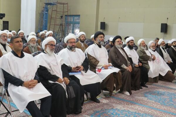  پیشوا در شب وداع؛ عالمان دینی و مسئولان با امام خویش پیمان دوباره بستند