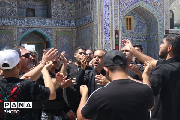 حال و هوای زائران حریم مطهر رضوی در تاسوعای حسینی