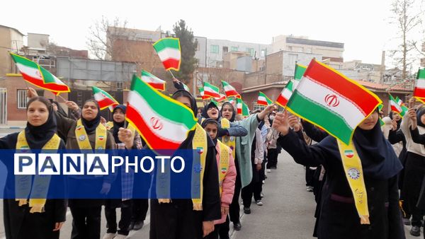 همایش یاوران مقاومت‌ و ایثار در دبیرستان شهید زارع ناحیه۳ کرج