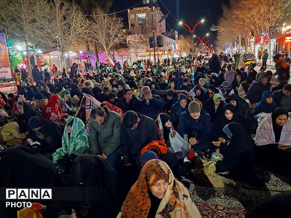 مردم کاشمر در کف خیابان و در هوای سرد احیا داشتند