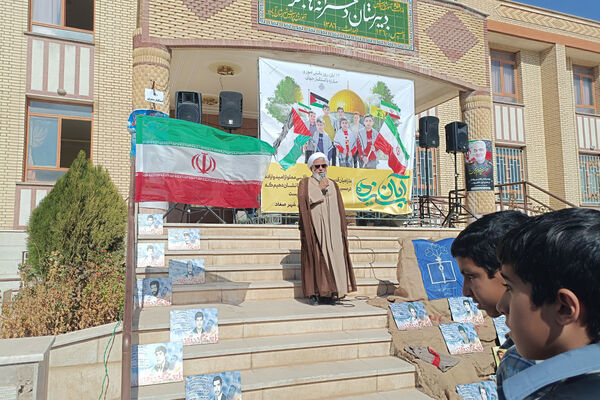 طنین فریاد مرگ‌بر استکبار در آسمان شهر صغاد