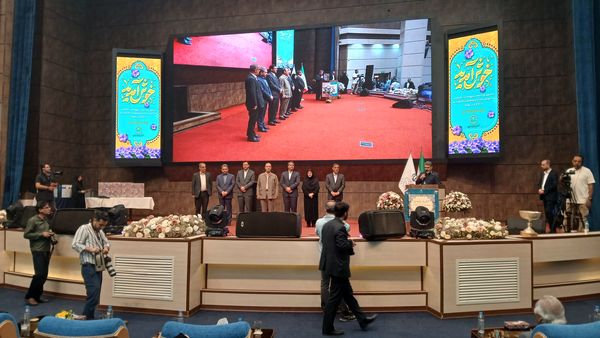 معلم قلب تپنده پایتخت دانایی