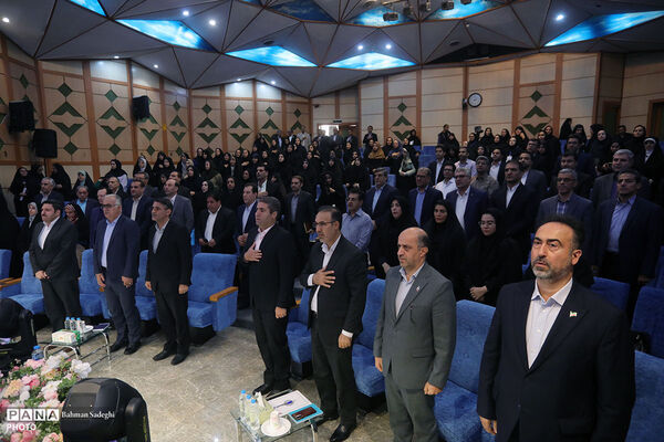 آیین اختتامیه جشنواره نوآوری در فرایند آموزش و یادگیری