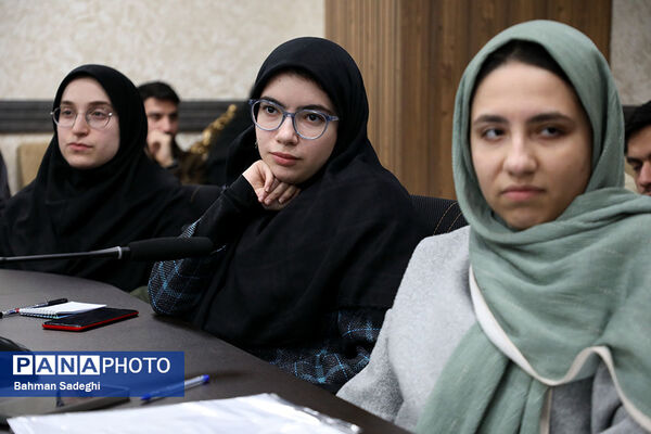 نشست صمیمی وزیر آموزش و پرورش با مدال آوران المپیادهای علمی