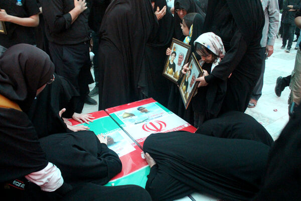 خاکسپاری نوجوان شهید «محمدحسین خاکی» در گلزار شهدای قم