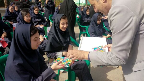 جشن آغاز سال تحصیلی در دبیرستان دخترانه حاتمی 
