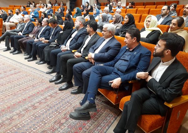 رونمایی از کتاب «نامه و باران و نور»