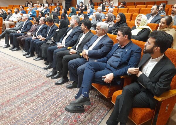 رونمایی از کتاب «نامه و باران و نور»