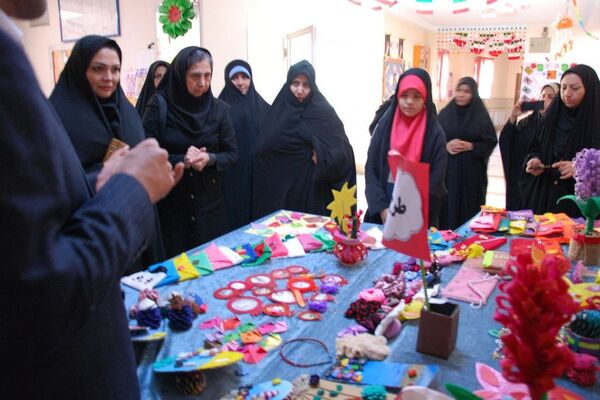 بازدید از نمایشگاه دبستان حضرت مریم ۲ شهر قیامدشت ری یک