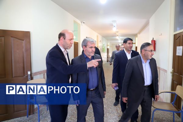 بازدید معاون حقوقی و امور مجلس وزیر آموزش و پرورش از حوزه ارزیابی پذیرفته شدگان کیفیت‌بخشی در آموزشگاه عفتیه تبریز