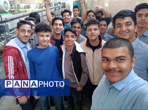 اردوی علمی دانش‌آموزان یازدهم انسانی دبیرستان نمونه آیت الله خامنه‌ای کاشمر 