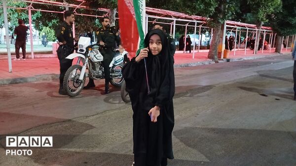 امشب نهاوندی ها پرچم ایران را به اهتزاز در آوردند