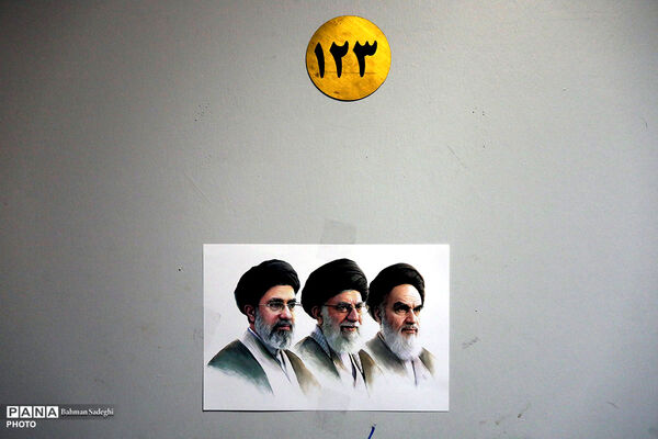 بازدید رئیس دانشگاه فرهنگیان از موکب‌های پذیرای زائرین مراسم امام شهید در این دانشگاه