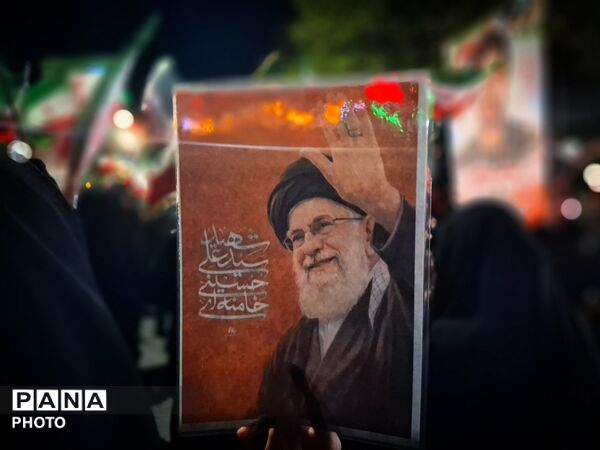 حضور پررنگ مردم در اجتماعات با تصاویر رهبری