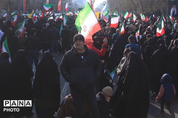 بیعت مردم تهران با سومین رهبر انقلاب