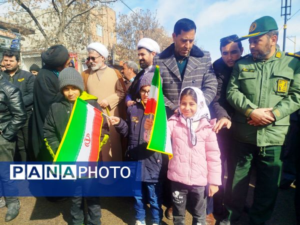 پاسخ حماسی مردم انقلابی فاروج به استکبار جهانی با حضور در راهپیمایی ۲۲بهمن 