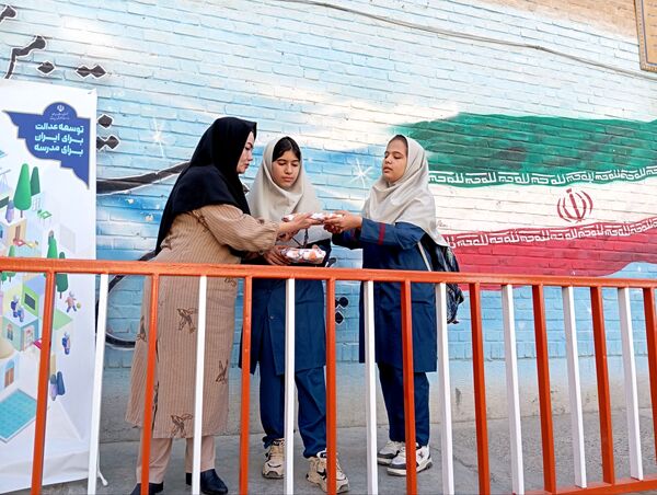 برگزاری جشن عاطفه ها در مدارس شهرستان قدس