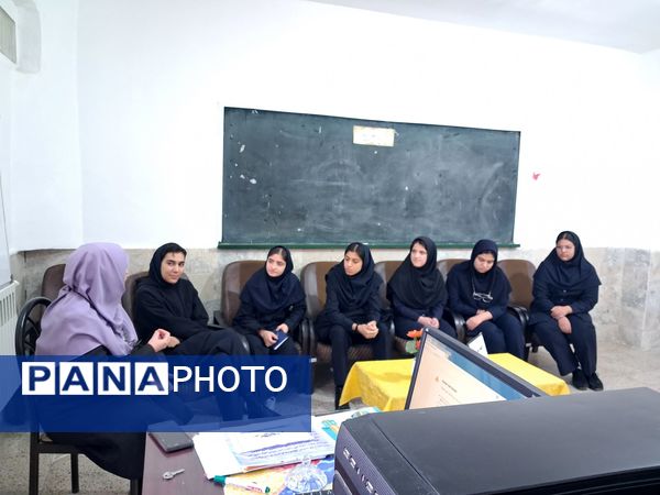 جلسه شورای دانش آموزی فاطمیه؛ از پیشنهاد تا اجرا