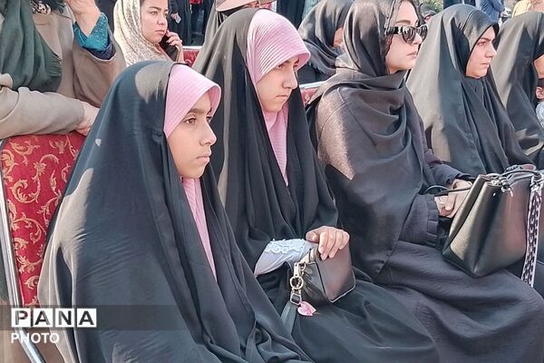 مراسم یادبود آموزگار دبستان نیلوفر رفیعی ناحیه دو شهرری با حضور پیشتازان سازمان دانش‌آموزی 